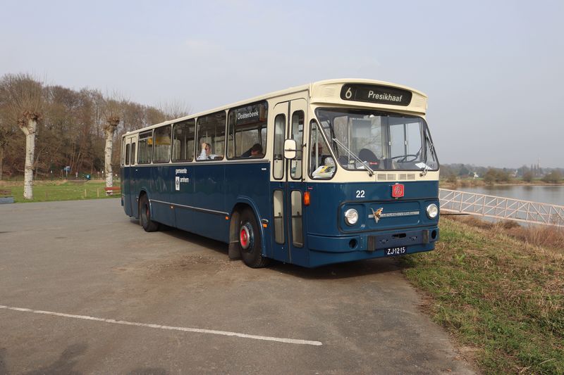 Rondrit met museumbussen door Arnhem